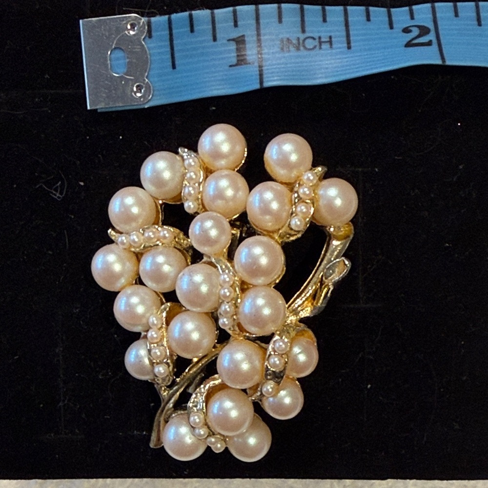 Pearl Gold and Cream Brooch - Picture 7 of 7